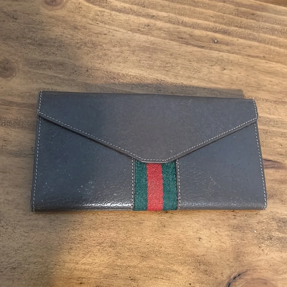 Vintage Gucci Wallet - Picture 2 of 10